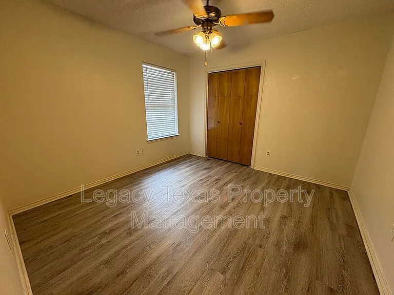 1203 Stonelake Dr — Photo 13