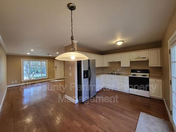 4th image of 2645 Rolling View Dr SE