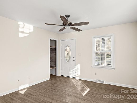4th image of 205 Peyton Ct