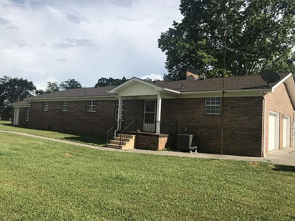 2nd image of 2507 Tuckaleechee Pike