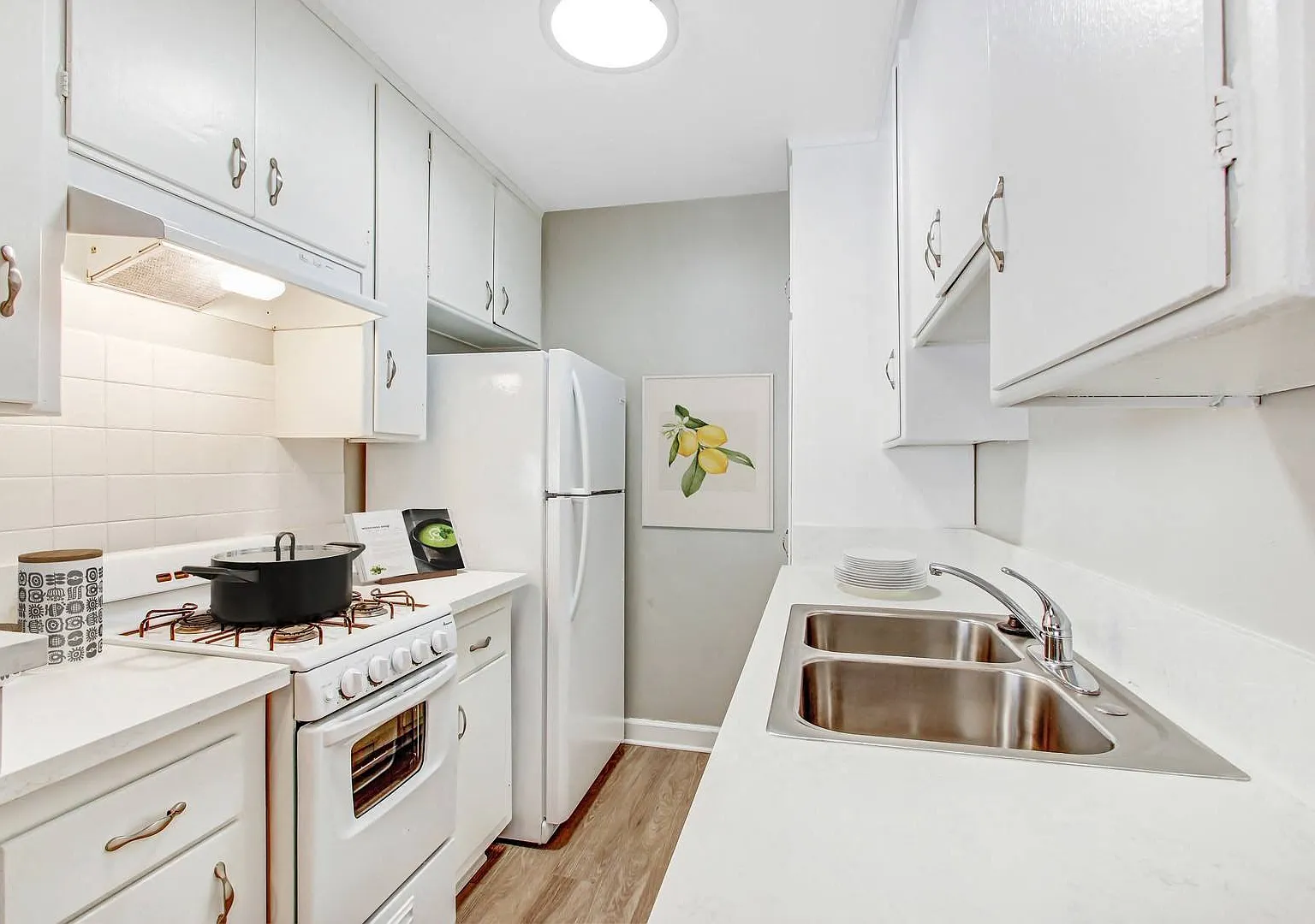 The McLaughlin Avenue Apartments — Photo 1