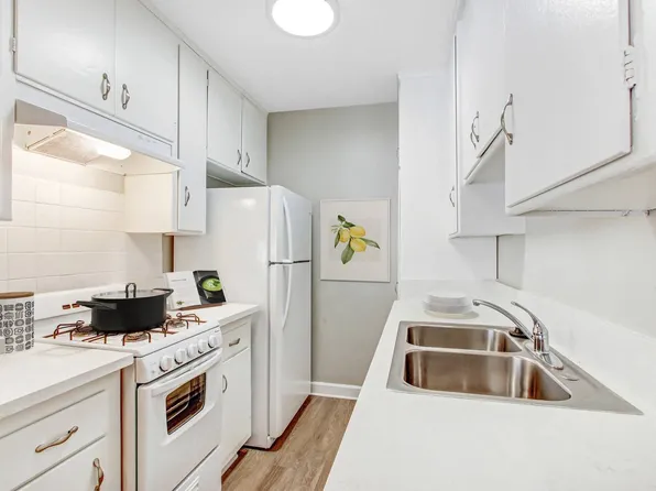 The McLaughlin Avenue Apartments, 4081 McLaughlin Ave APT 10, Los Angeles, CA 90066