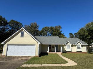 139 Lakeover Dr W, Columbus, MS 39702