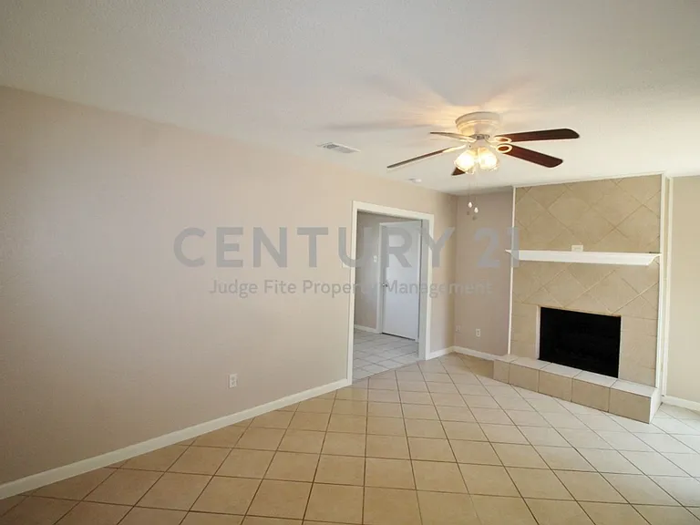 821 Rea Ave — Photo 6