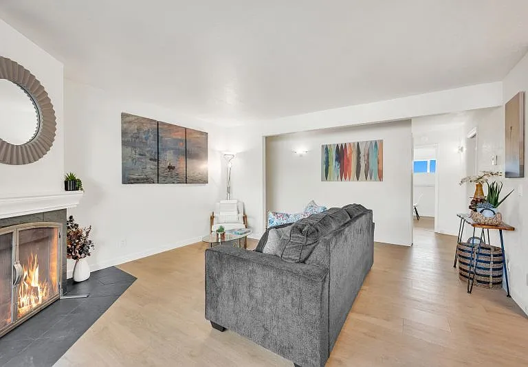 128 Stanford Way — Photo 4
