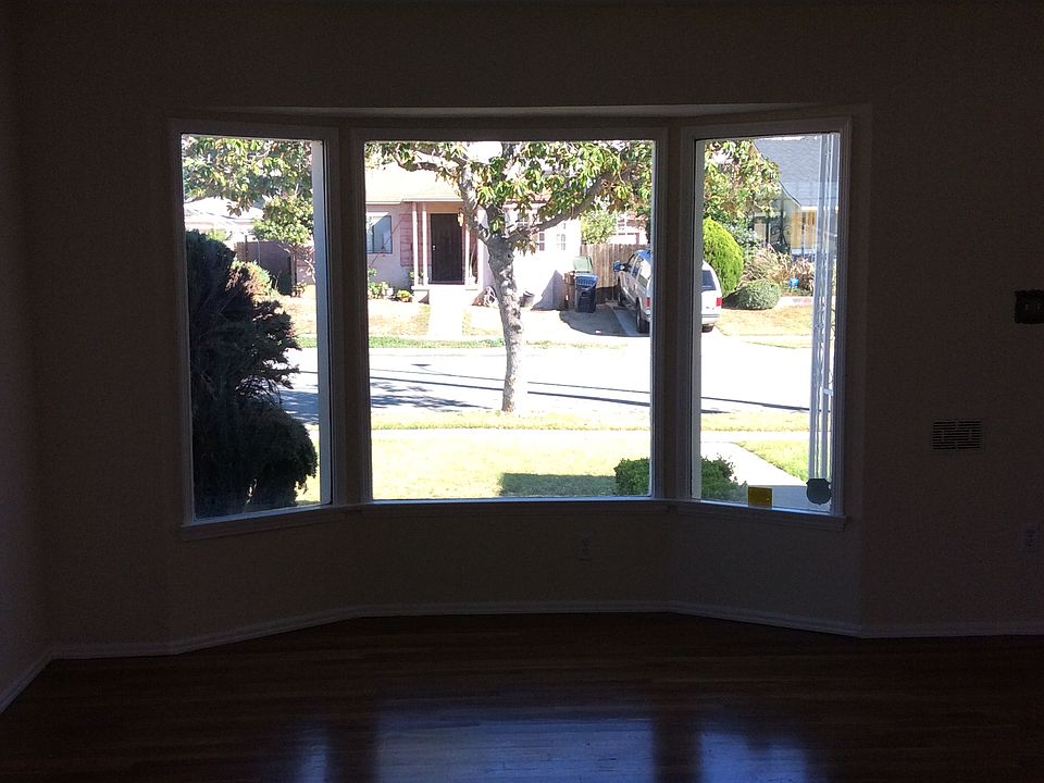 1st image of 11115 S Manhattan Pl