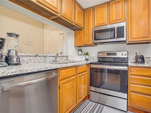 5th image of 806 W 24th St APT 123