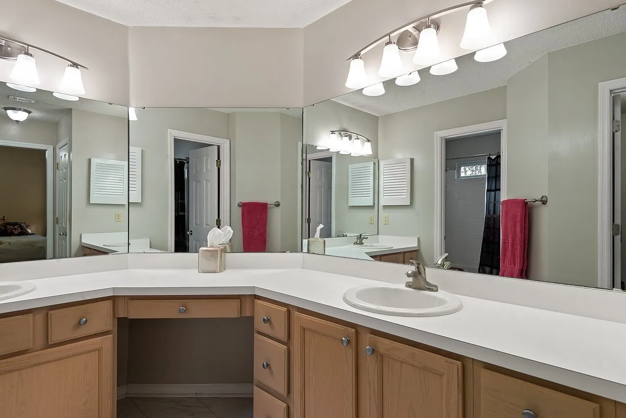5355 Saint Ives Ln — Photo 3