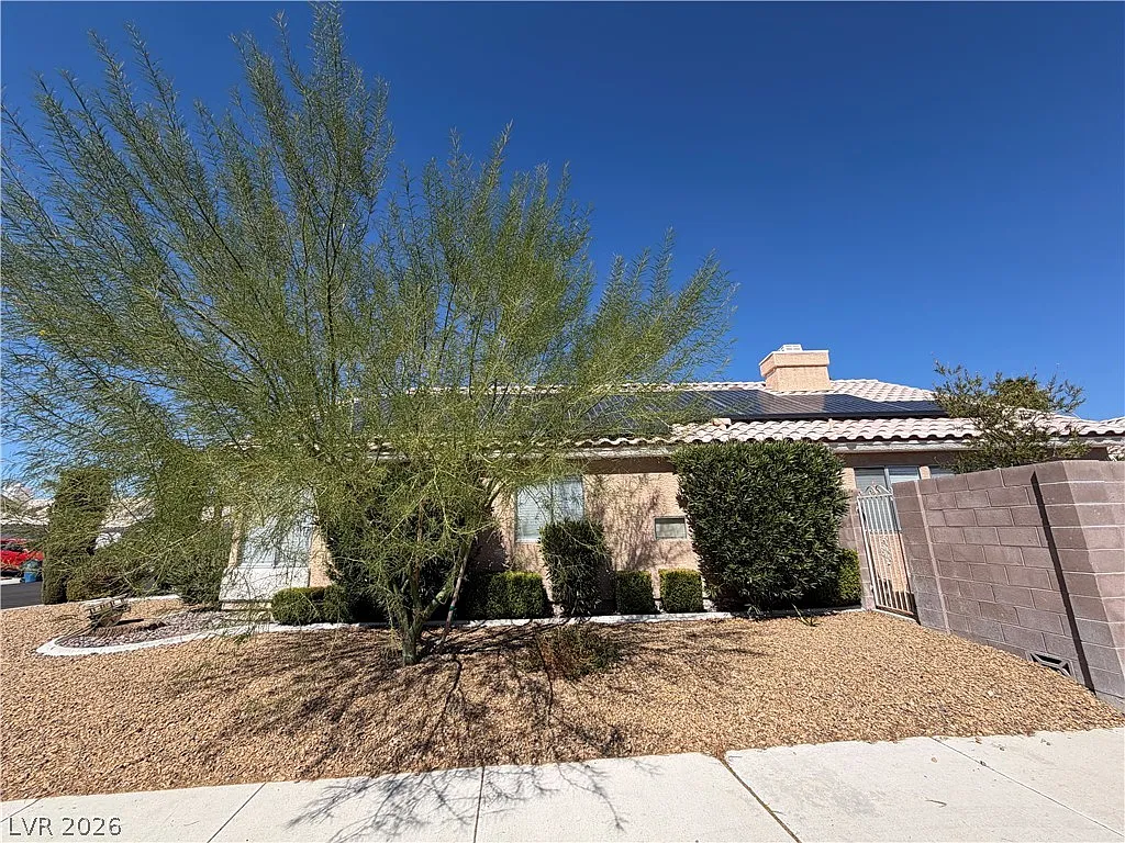 3 bed, 2.0 bath, 1486 sqft, $2,166 — Photo 4