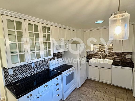 3rd image of 1689 Bush Ave