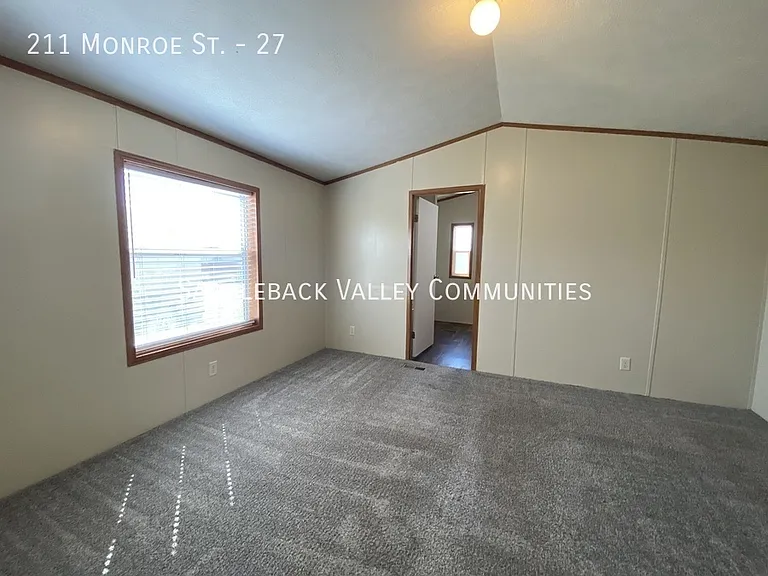 211 Monroe St #27 — Photo 10