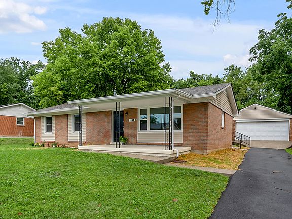 3rd image of 1091 Redwood Dr