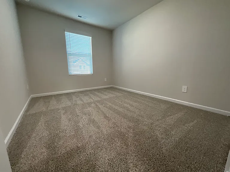 646 Rolling Fields Dr — Photo 11