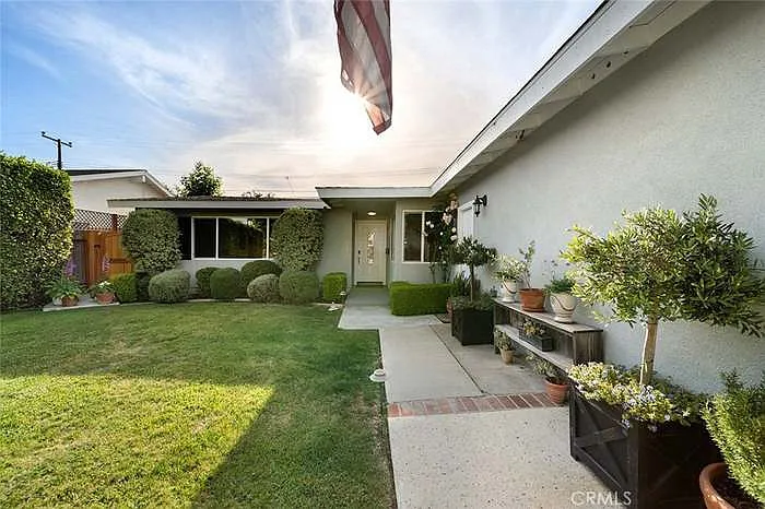3217 Montana Ave — Photo 4