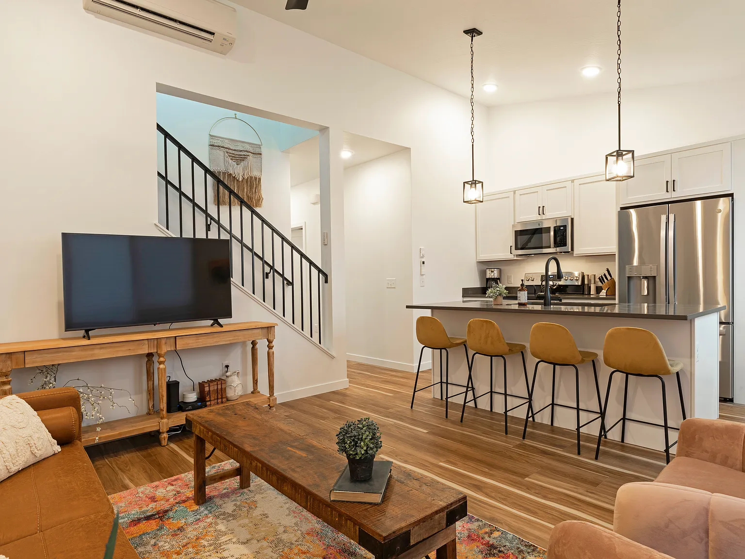 1 bed, 727 sqft, $2,550 — Photo 1