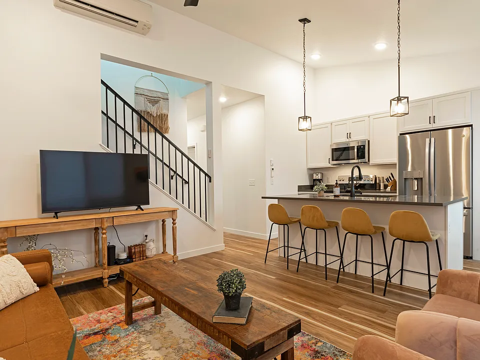 121 N 2nd St W #201