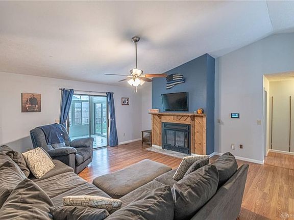 2nd image of 831 Southview Dr