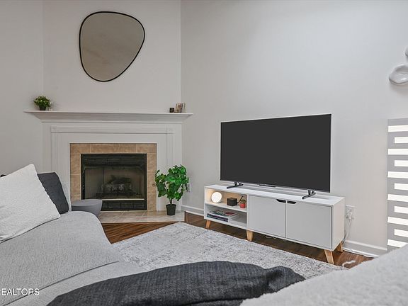 5th image of 1847 Elmhurst Way