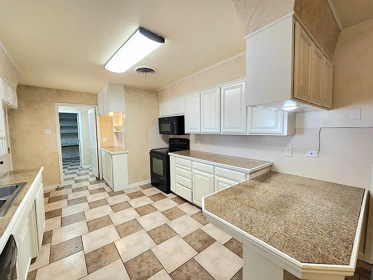 2905 Byron Ave — Photo 27