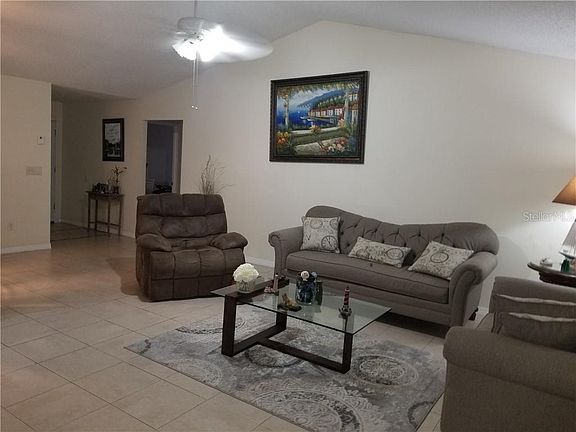 4th image of 495 Holbrook Cir