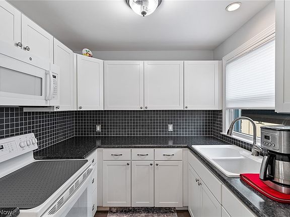 5th image of 2557 9th St