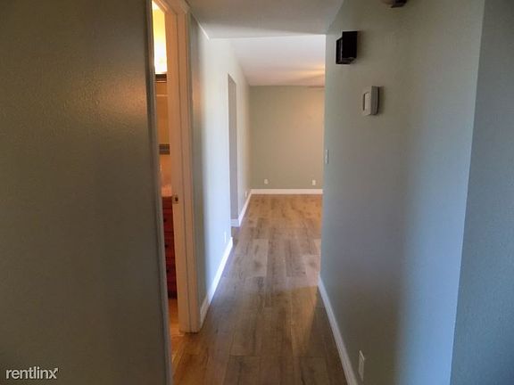 5th image of 133 E Indigo St