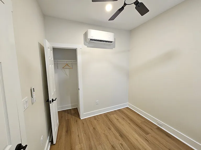 2525 E Madison St — Photo 15