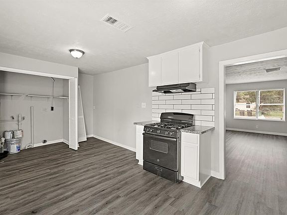 3rd image of 6314 Crestville St