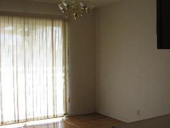 4th image of 9622 Sugarloaf Dr