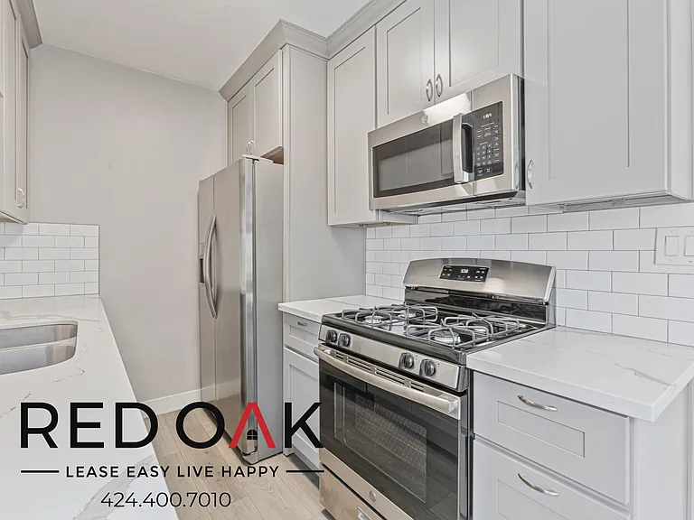929 N Genesee Ave #6 — Photo 11
