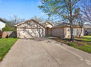 7123 Greenspoint Dr, Arlington, TX 76001