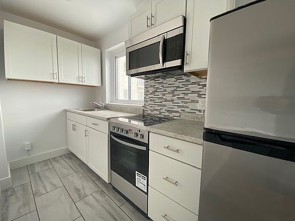 3rd image of 290 Nelson St #1215001