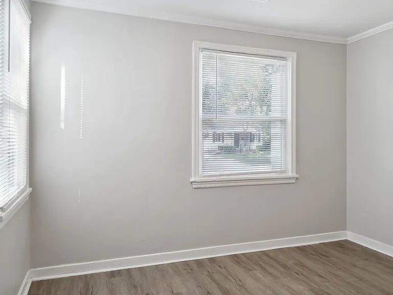 2231 Greenwood St — Photo 11
