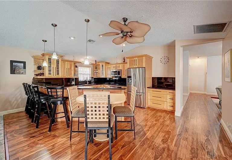 5088 NW 100th Ter — Photo 3