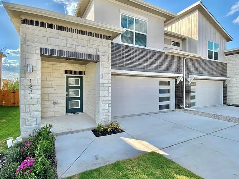 1837 Bonham Ln — Photo 3