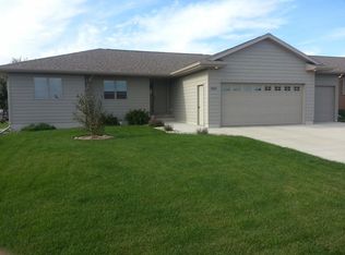3301 Mulligan Dr, Yankton, SD 57078