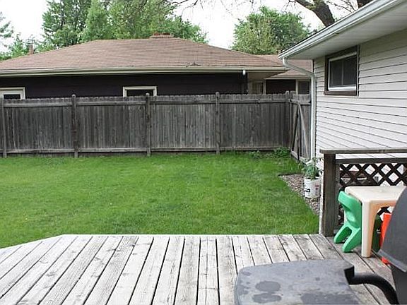 5th image of 6219 Chowen Ave N