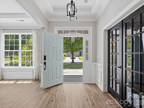 3rd image of 4672 Carrington Dr