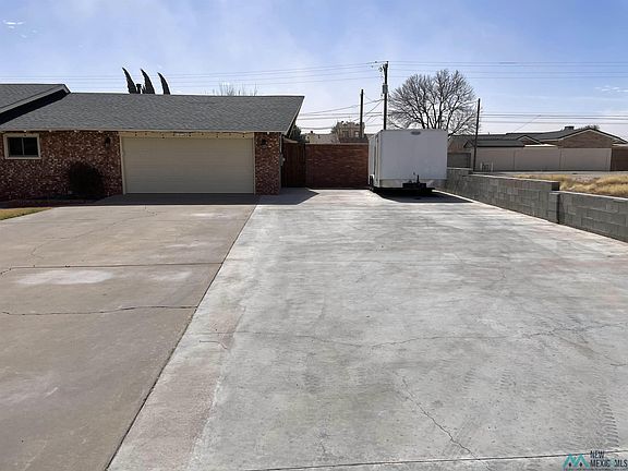 4th image of 2403 W Loma Dr