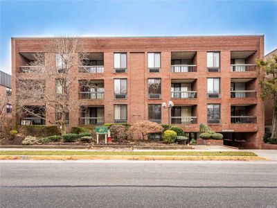 20 Gilchrest Rd APT 1D, Great Neck, NY, 11021
