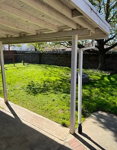 2502 Drummond Dr — Photo 9