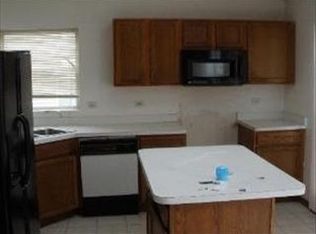 601 Hillcrest Dr, Bolingbrook, IL 60440