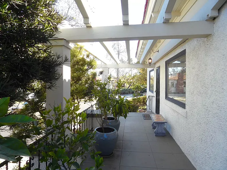 2123 Pine St — Photo 3