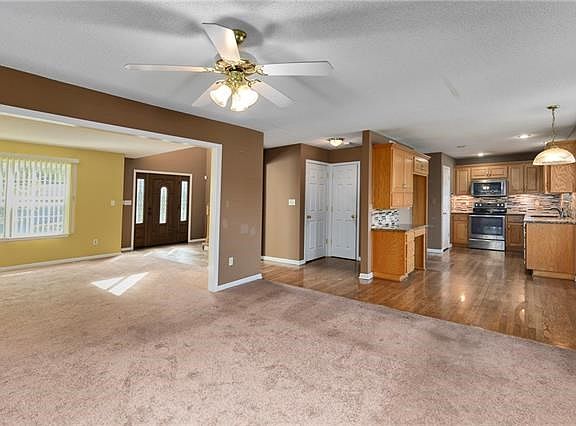 4th image of 8404 Elm St