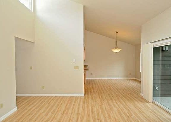 3rd image of 4200 Factoria Blvd SE APT B12