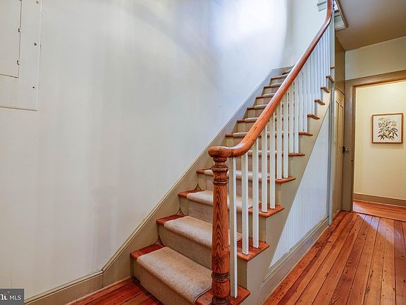 3rd image of 207 Princess Elizabeth St