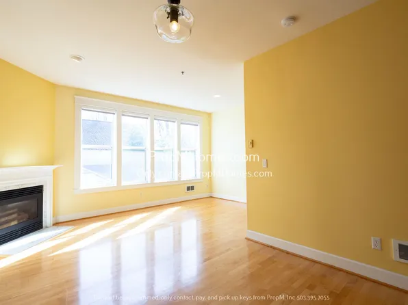 2372 NW Glisan St APT 5, Portland, OR 97210