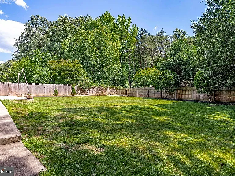 17 Whitestone Dr — Photo 37