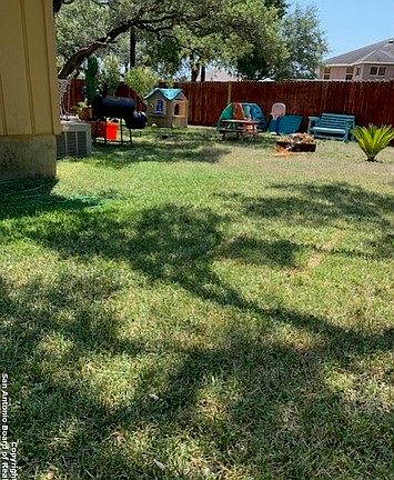 3rd image of 337 Bentwood Dr