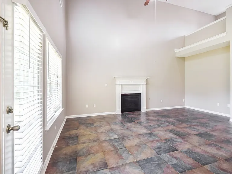 5606 Southbend Ln — Photo 5